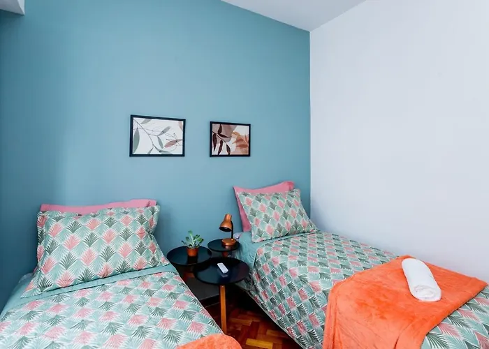 Chegou O Pe Na Areia Em Plena Praia De Copacabana, Incrivel Apto De 2 E 3 Quartos, Tudo Novo E Decorado, 50M Da Praia, Com Cozinha E Lavanderia Completos