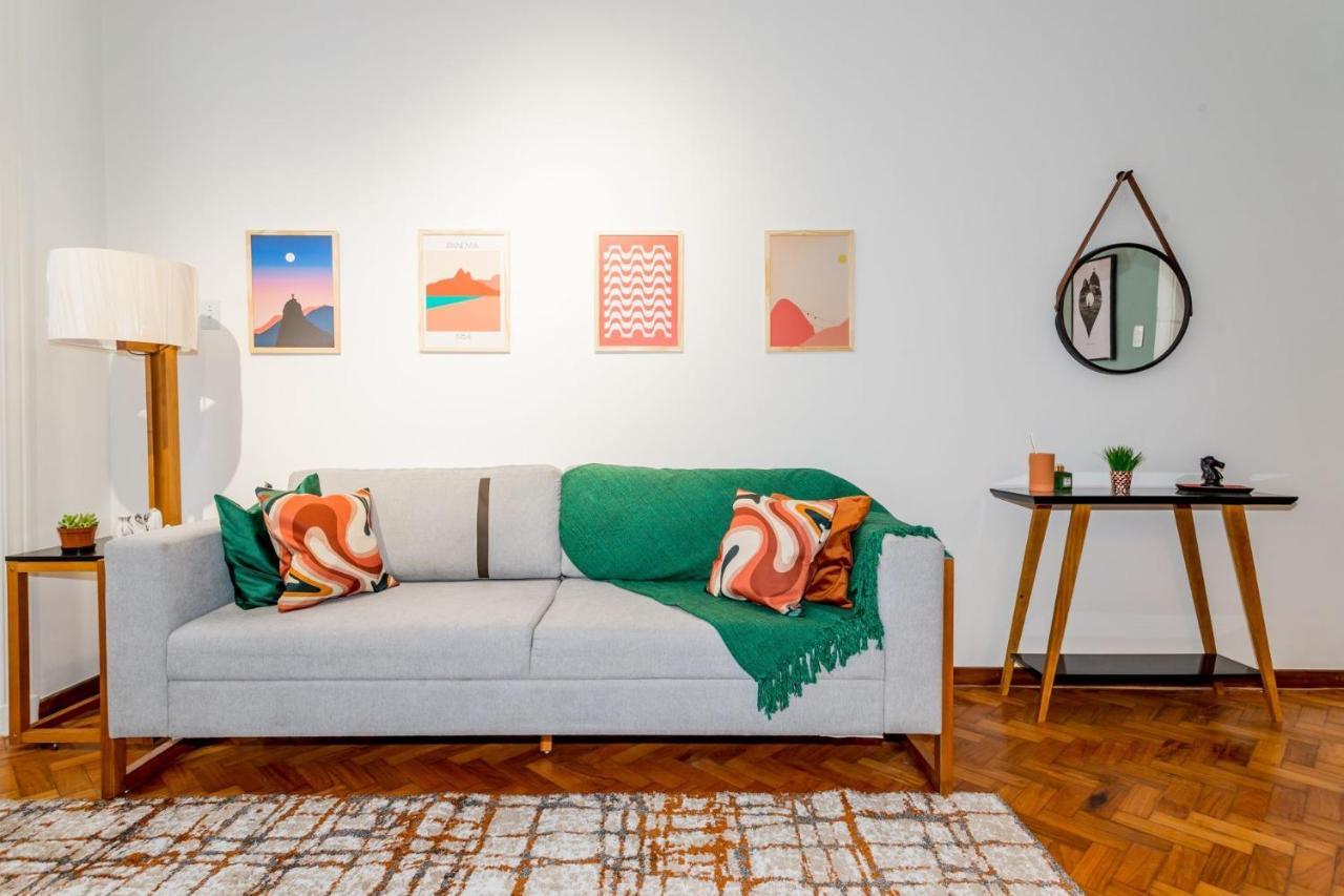 Copacabana Oasis: Stylish 2-3 Bedroom Steps From * Rio de Janeiro