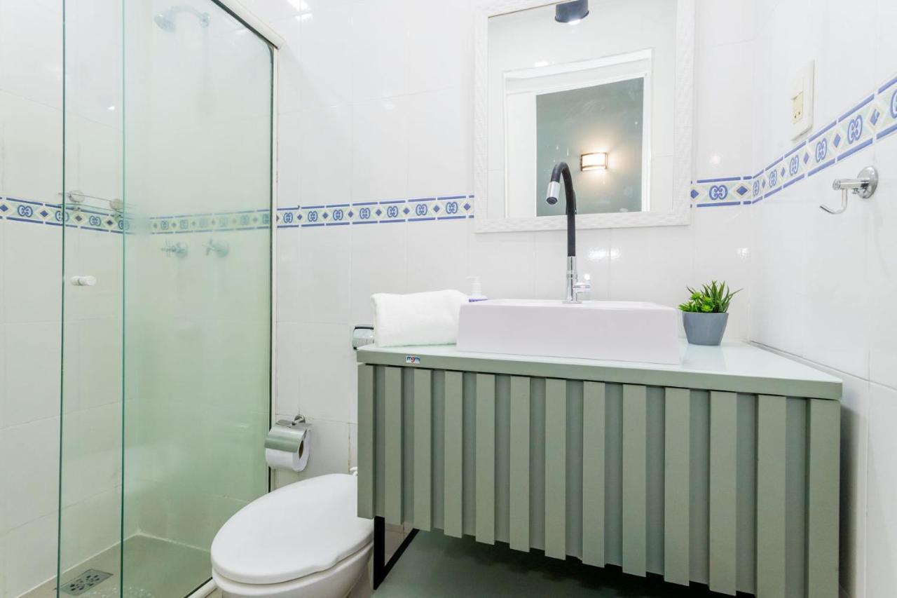 Copacabana Oasis: Stylish 2-3 Bedroom Steps From Apartment