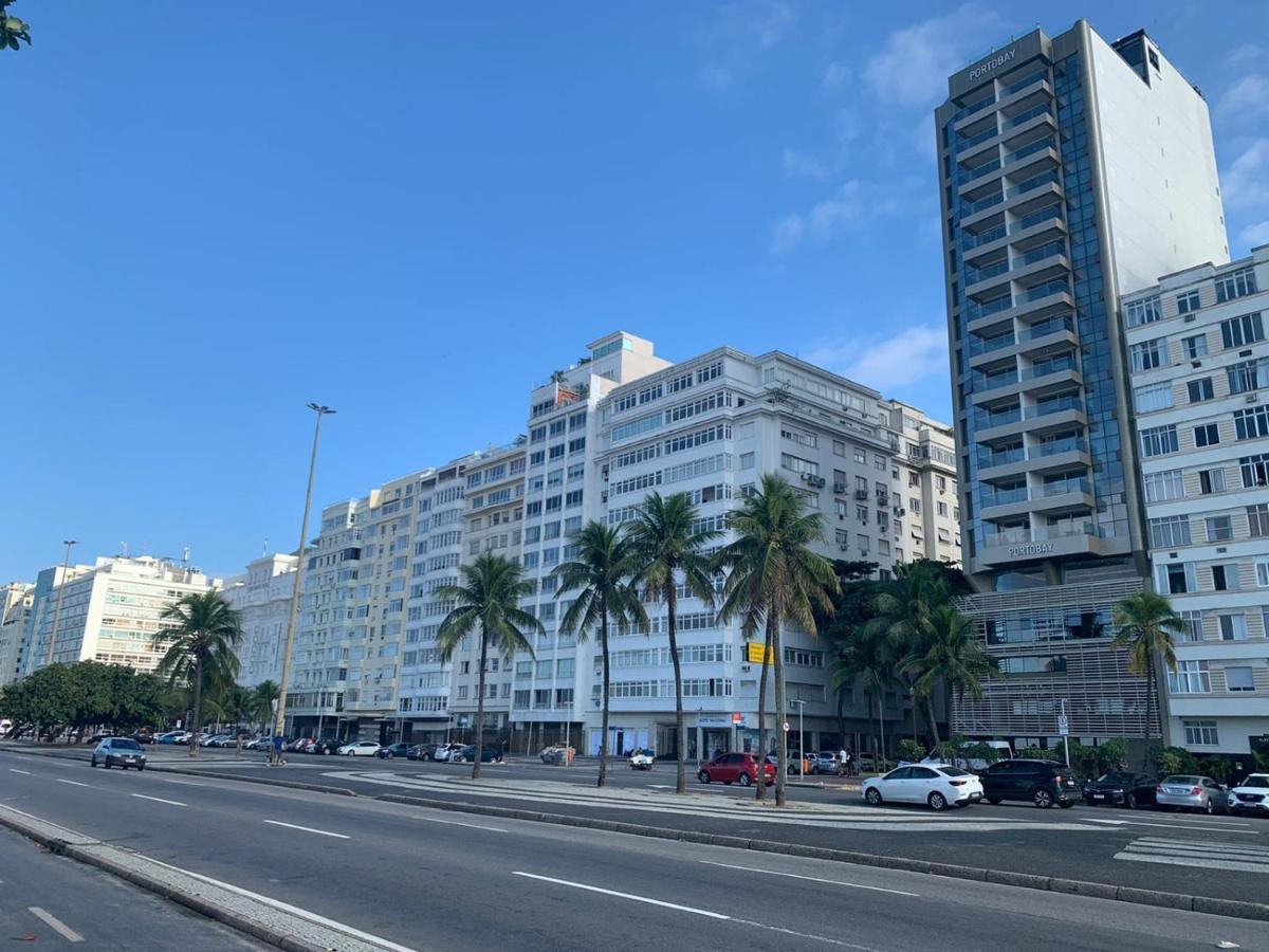 Copacabana Oasis: Stylish 2-3 Bedroom Steps From * Rio de Janeiro